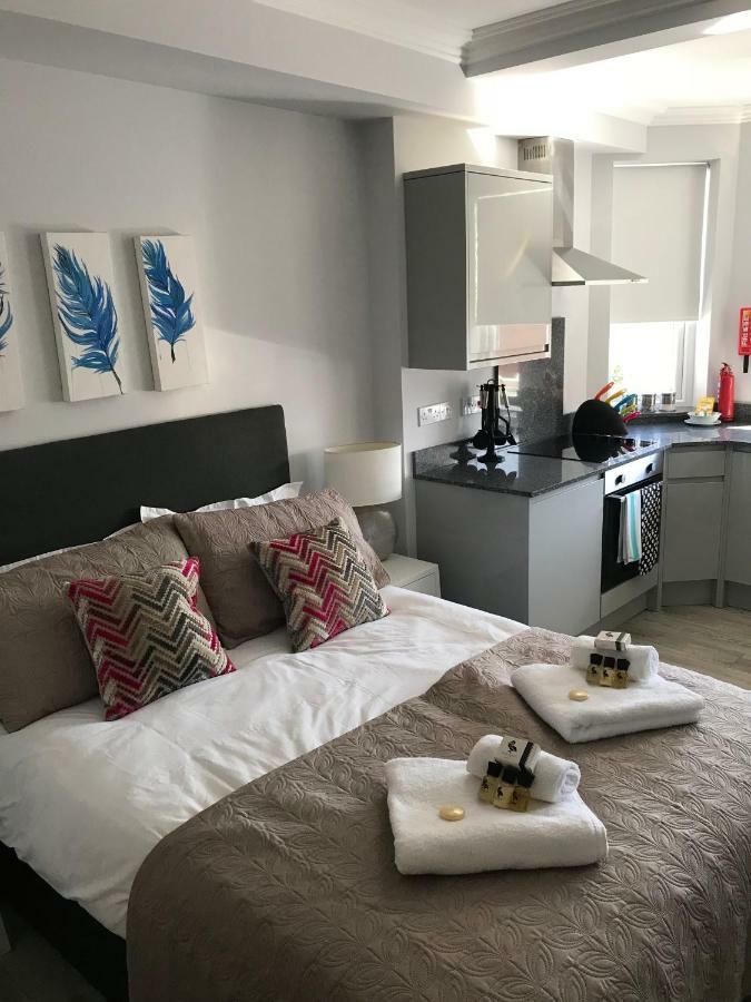 Berkshire Serviced Apartment Helena 12 Ридинг Экстерьер фото